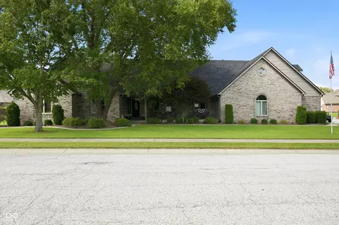 702 Peach Tree Ln, Danville, IN 46122