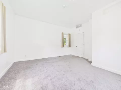 Living - 558 Central Ave, Middletown, IN 47356 photo 3 of 3