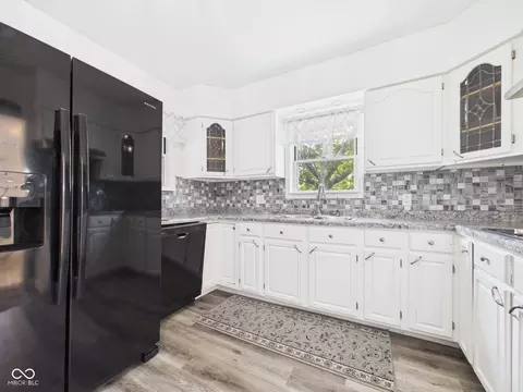 Kitchen - 558 Central Ave, Middletown, IN 47356 photo 2 of 3