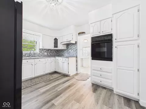 Kitchen - 558 Central Ave, Middletown, IN 47356 photo 1 of 3