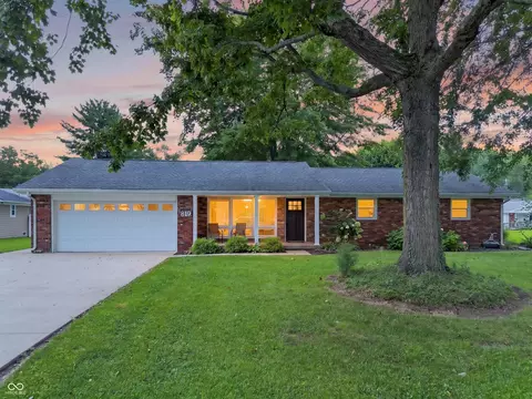 819 Greenbriar Dr, Seymour, IN 47274