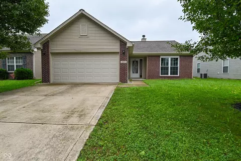 2273 Bridlewood Dr, Franklin, IN 46131