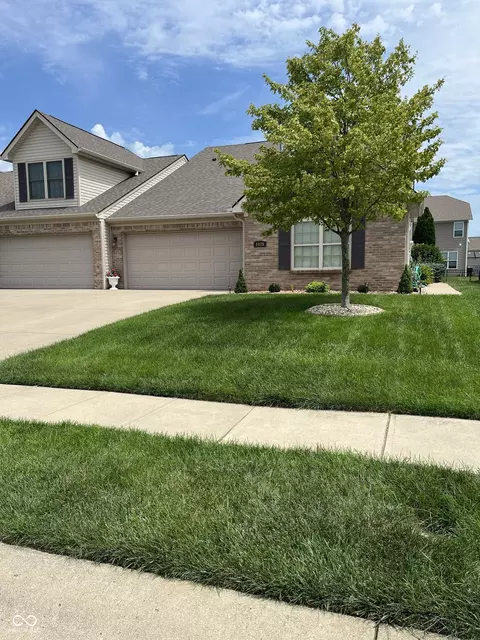 1435 Colony Park Dr, Greenwood, IN 46143