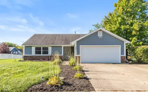 125 Rolling Ridge Rd, Shelbyville, IN 46176
