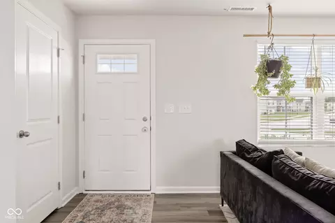 Entry Way - 9816 Hulton Rd, Pendleton, IN 46064 photo 1 of 4