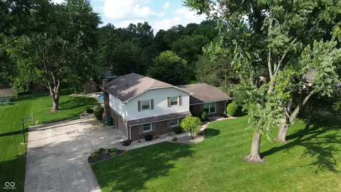 204 S Oak Boulevard Dr, Greenfield, IN 46140