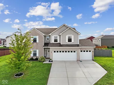 2317 Shadow Trace Way, Greenwood, IN 46143