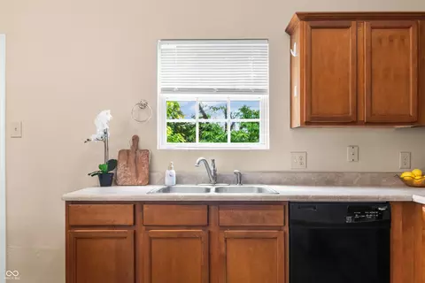 Kitchen - 9621 W Stargazer, Pendleton, IN 46064 photo 2 of 4