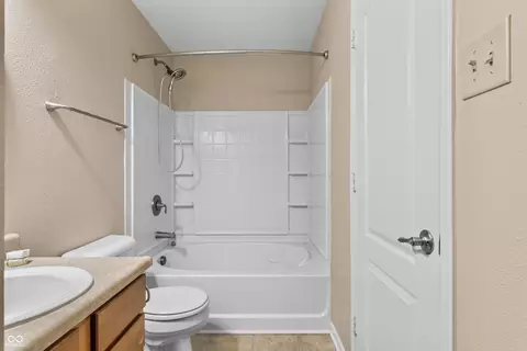 Bath - 9621 W Stargazer, Pendleton, IN 46064 photo 1 of 5