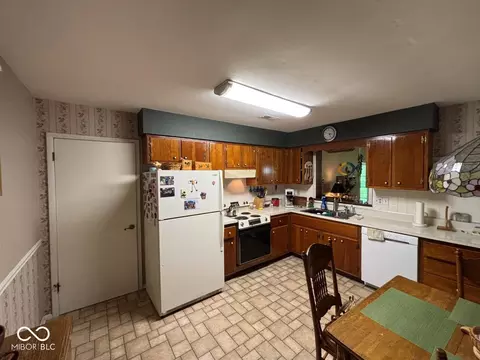Kitchen - 3100 E Sunset Dr, Muncie, IN 47303 photo 1 of 3