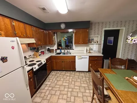 Kitchen - 3100 E Sunset Dr, Muncie, IN 47303 photo 2 of 3