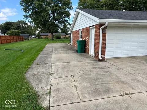Exterior - 3100 E Sunset Dr, Muncie, IN 47303 photo 2 of 4