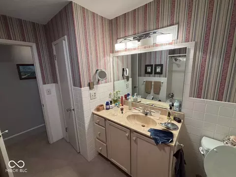 Bath - 3100 E Sunset Dr, Muncie, IN 47303 photo 3 of 5