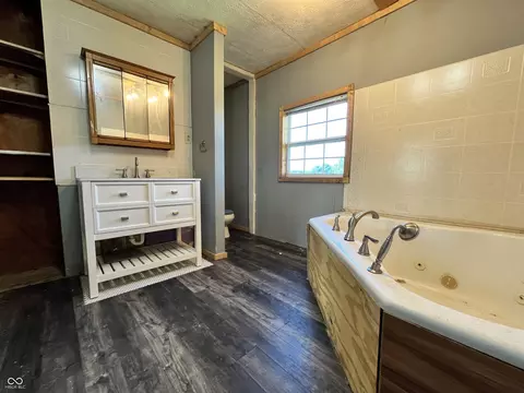 Bath - 5243 E 1100 N, Pendleton, IN 46064 photo 2 of 3