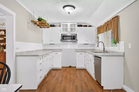 Kitchen - 5365 E State St E, Columbus, IN 47201 photo 1 of 4