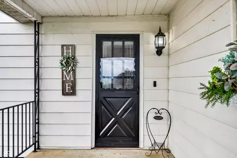 Entry Way - 5365 E State St E, Columbus, IN 47201 photo 1 of 2
