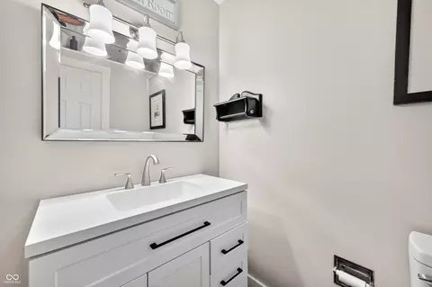 Bath - 5365 E State St E, Columbus, IN 47201 photo 5 of 8