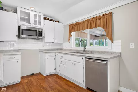 Kitchen - 5365 E State St E, Columbus, IN 47201 photo 4 of 4