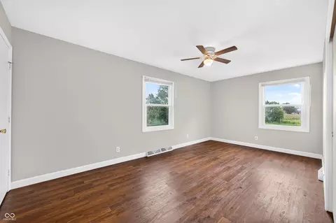 Bedroom - 5365 E State St E, Columbus, IN 47201 photo 4 of 9