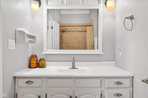 Bath - 5365 E State St E, Columbus, IN 47201 photo 3 of 8