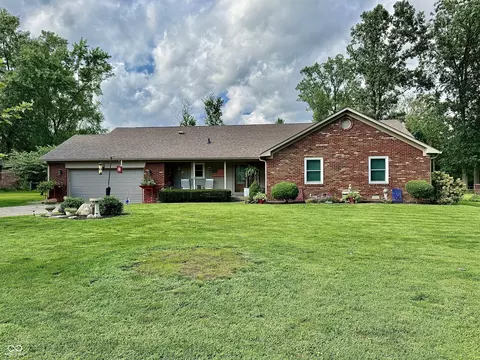 7980 Oak Hill Dr, Plainfield, IN 46168