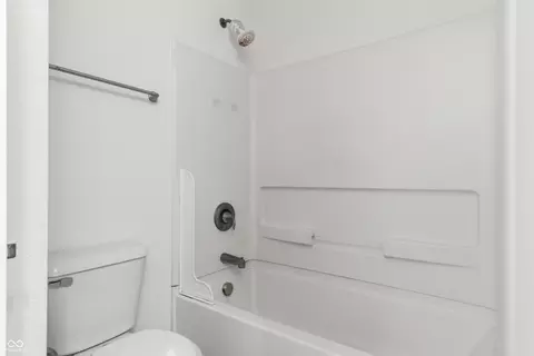 Bath - 9685 W Stargazer, Pendleton, IN 46064 photo 2 of 3