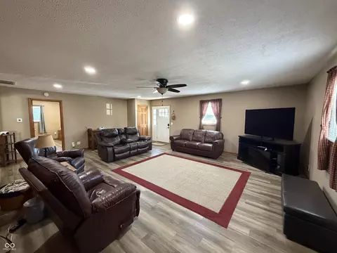 824 N George St, Rushville, IN 46173