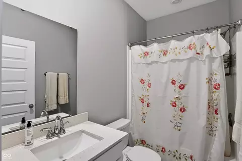 Bath - 8653 Kellner St, Pendleton, IN 46064 photo 1 of 4