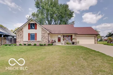 210 Christina Dr, Whiteland, IN 46184