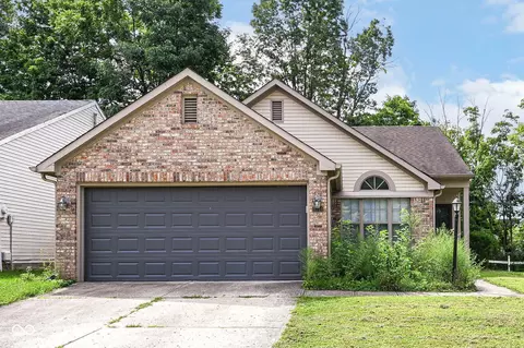 5231 Pin Oak Dr, Indianapolis, IN 46254