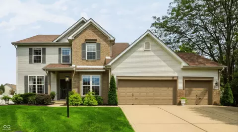8315 Bent Oak Dr, Indianapolis, IN 46236