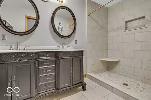 Bath - 4585 E Robinson Rd, Bloomington, IN 47408 photo 1 of 4