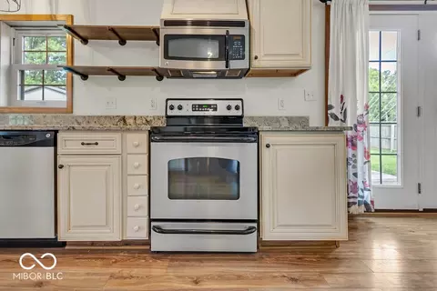 Kitchen - 4585 E Robinson Rd, Bloomington, IN 47408 photo 4 of 4