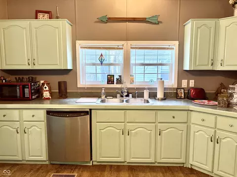Kitchen - 928 S Broadway St, Pendleton, IN 46064 photo 5 of 5