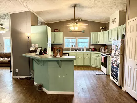 Kitchen - 928 S Broadway St, Pendleton, IN 46064 photo 2 of 5
