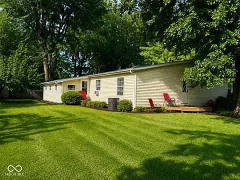 Exterior - 928 S Broadway St, Pendleton, IN 46064 photo 4 of 8