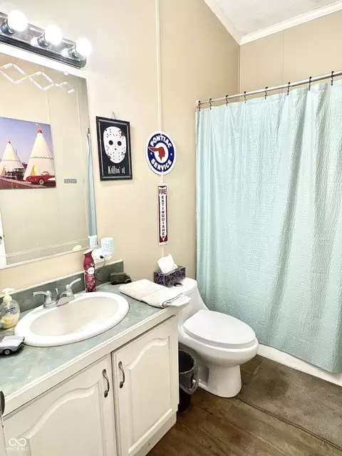 Bath - 928 S Broadway St, Pendleton, IN 46064 photo 1 of 6