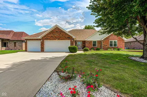 3753 S Cedar Creek Ln, New Palestine, IN 46163