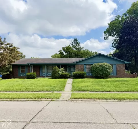711 Brushwood Ln, Greenwood, IN 46142