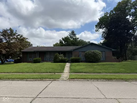 711 Brushwood Ln, Greenwood, IN 46142