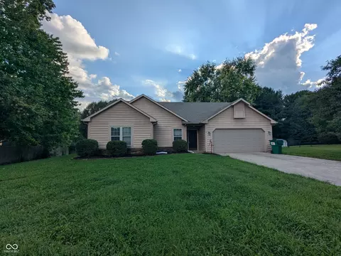 572 San Ricardo Dr, Greenwood, IN 46142