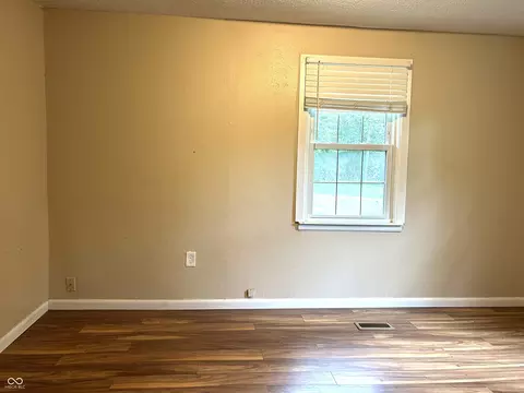 Bedroom - 952 E Booe, Austin, IN 47102 photo 2 of 3