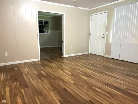 Living - 952 E Booe, Austin, IN 47102 photo 6 of 9