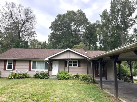 952 E Booe, Austin, IN 47102