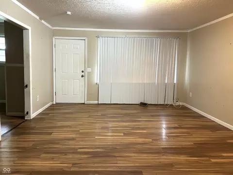 Living - 952 E Booe, Austin, IN 47102 photo 3 of 9