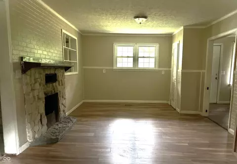 Living - 952 E Booe, Austin, IN 47102 photo 1 of 9