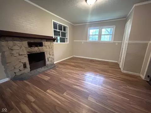 Living - 952 E Booe, Austin, IN 47102 photo 4 of 9