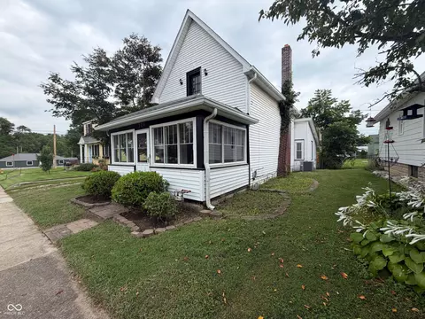 Exterior - 124 N Main St, Pendleton, IN 46064 photo 2 of 4