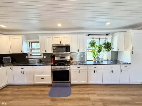Kitchen - 2742 E 1450 N, Covington, IN 47932 photo 3 of 5