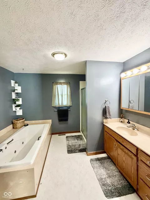 Bath - 2742 E 1450 N, Covington, IN 47932 photo 1 of 4